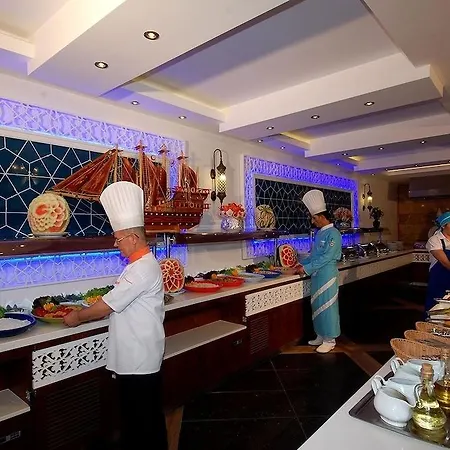 阿蒂伯格海滩酒店 3* 阿拉尼亚