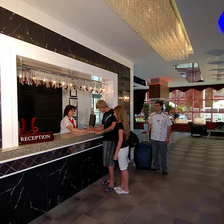 阿蒂伯格海滩酒店 3* 阿拉尼亚